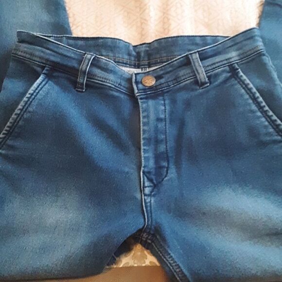 3/$20 Sale Forward Capri jeans - Picture 2 of 6